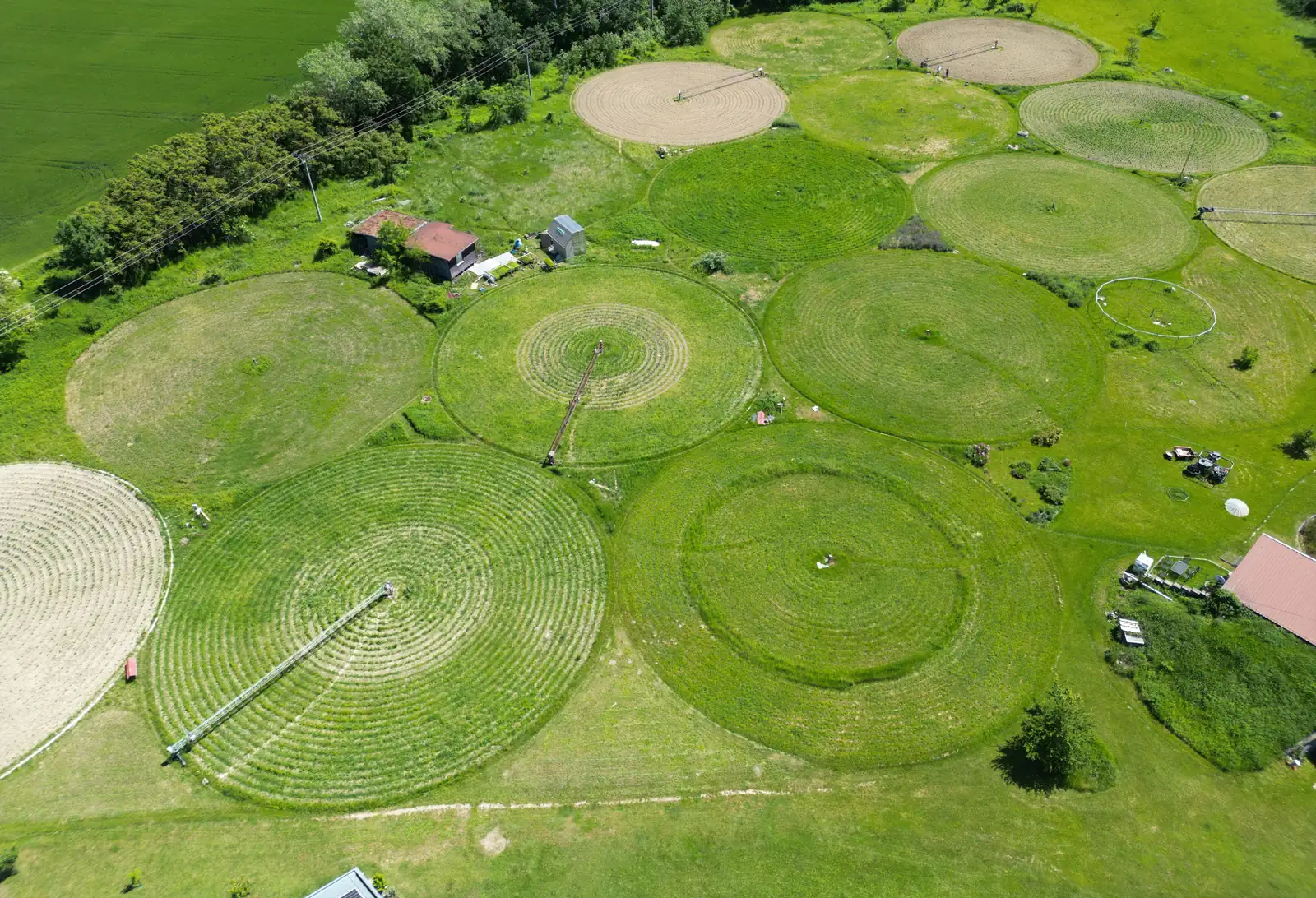 Farma Agrokruh s kruhovými poľami z výšky